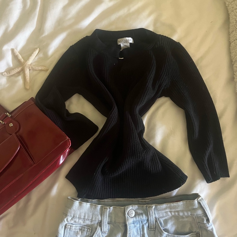 BLACK GOING OUT TOP
